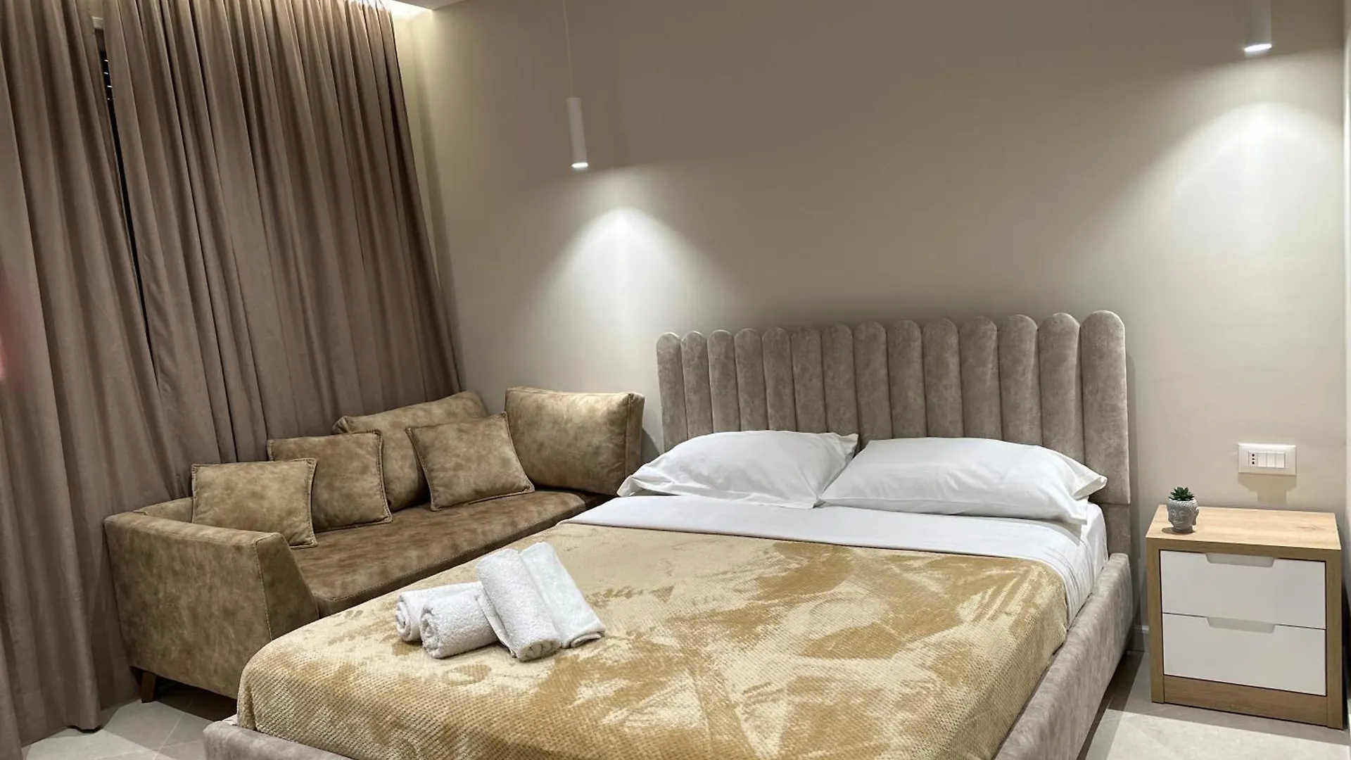 Beachfront Apartment With Balcony Vlore 0*,